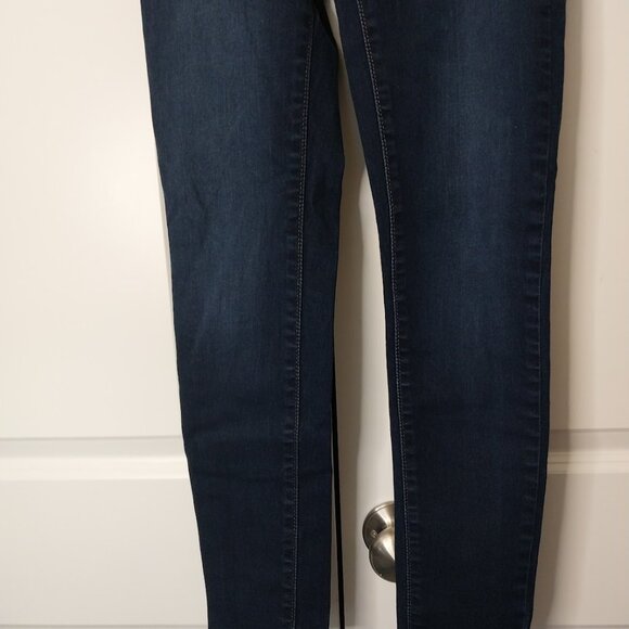 Levi Skinny 711 Jeans - Picture 4 of 9